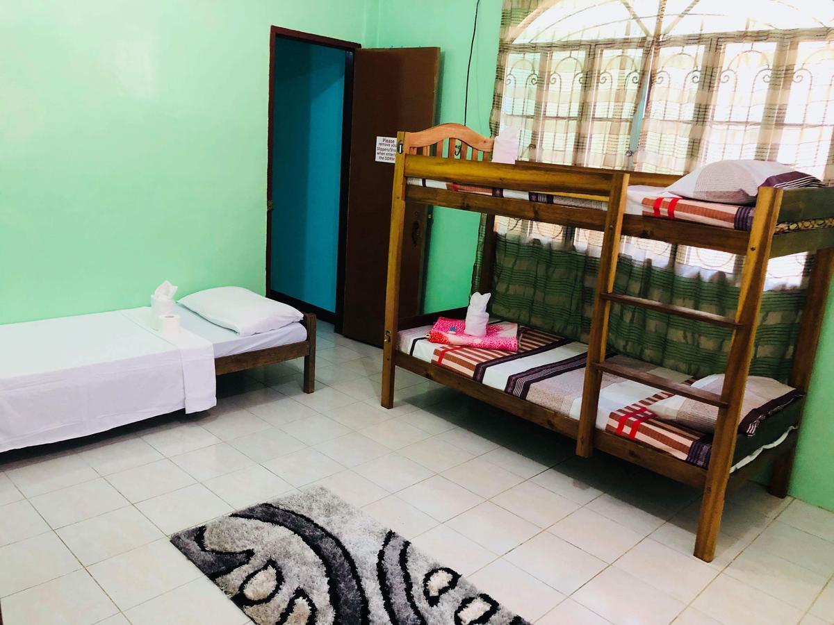 Colors Boutique Hostel Puerto Princesa Eksteriør billede