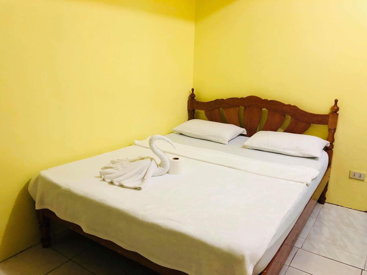 Colors Boutique Hostel Puerto Princesa Eksteriør billede