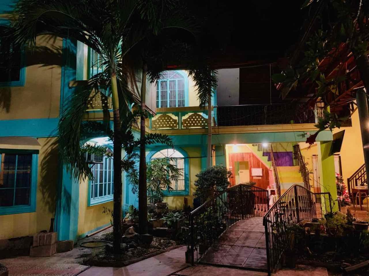 Colors Boutique Hostel Puerto Princesa Eksteriør billede