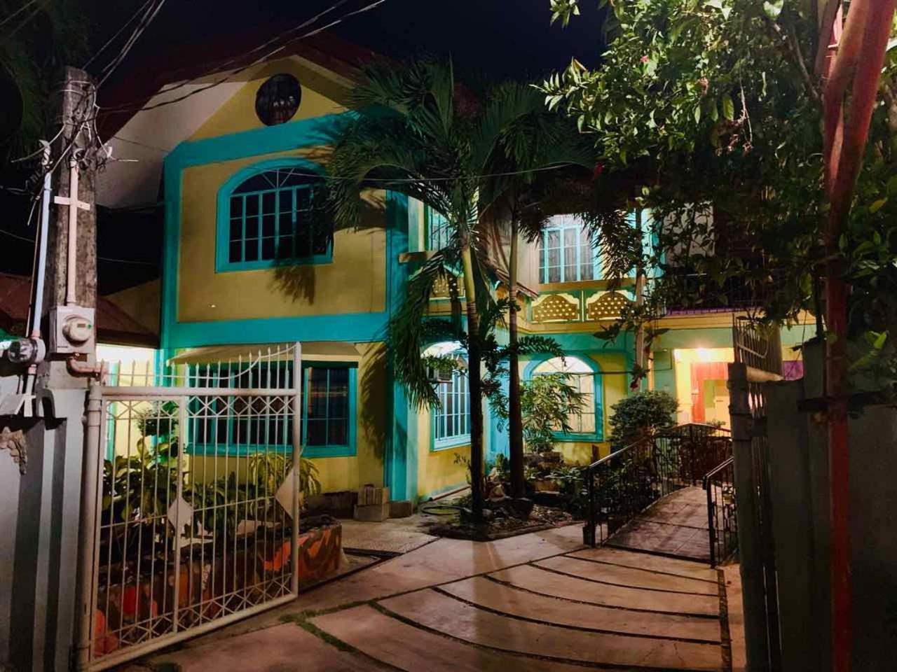 Colors Boutique Hostel Puerto Princesa Eksteriør billede